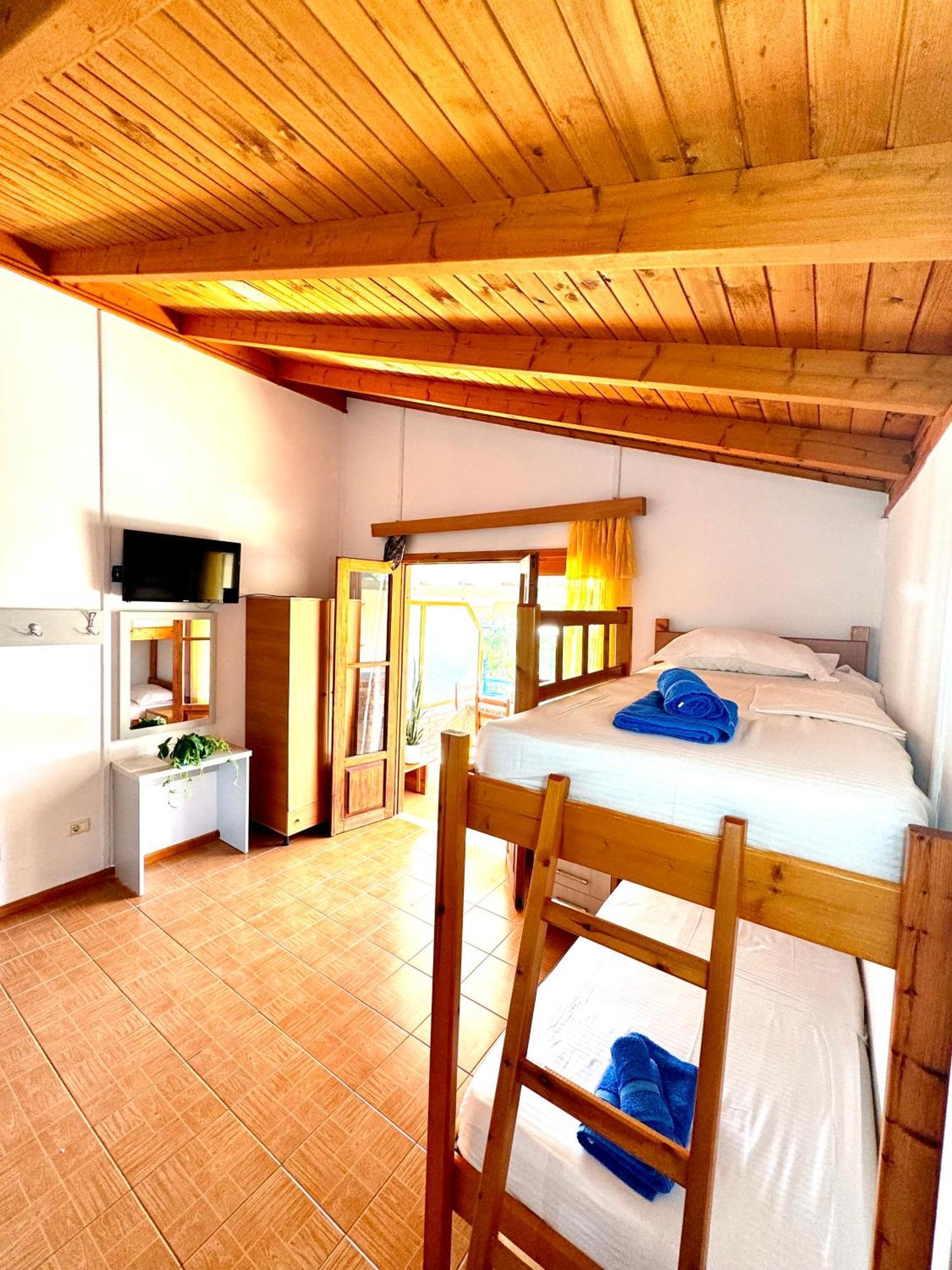 Guesthouse Rondo Himarë Dış mekan fotoğraf