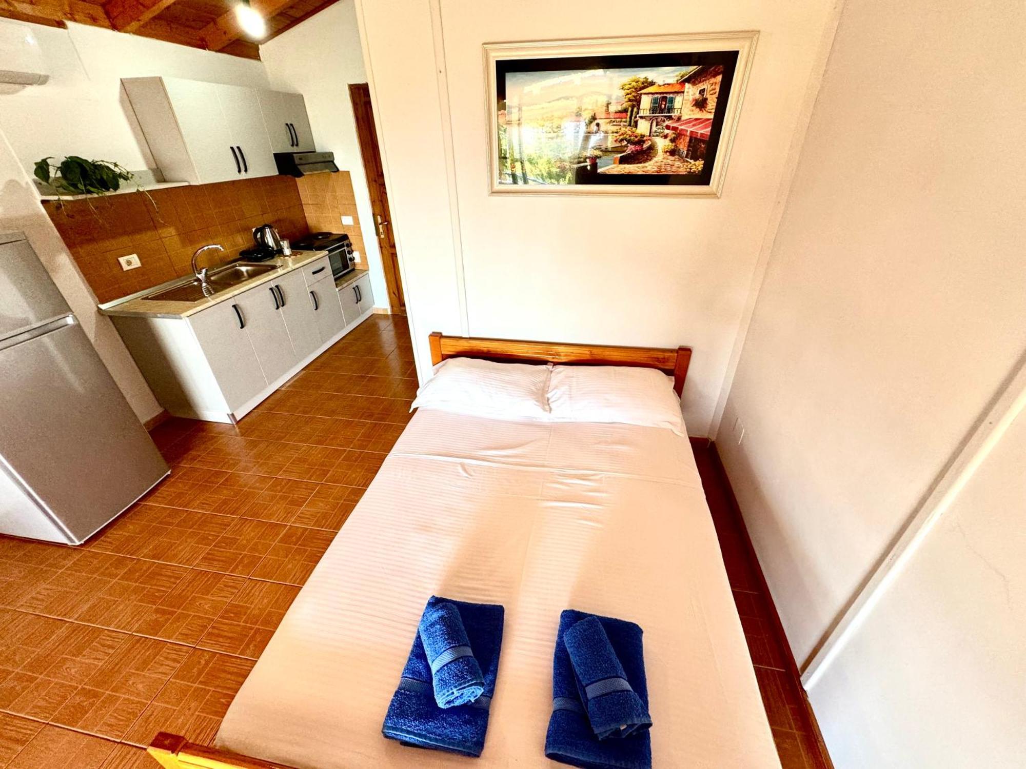 Guesthouse Rondo Himarë Dış mekan fotoğraf