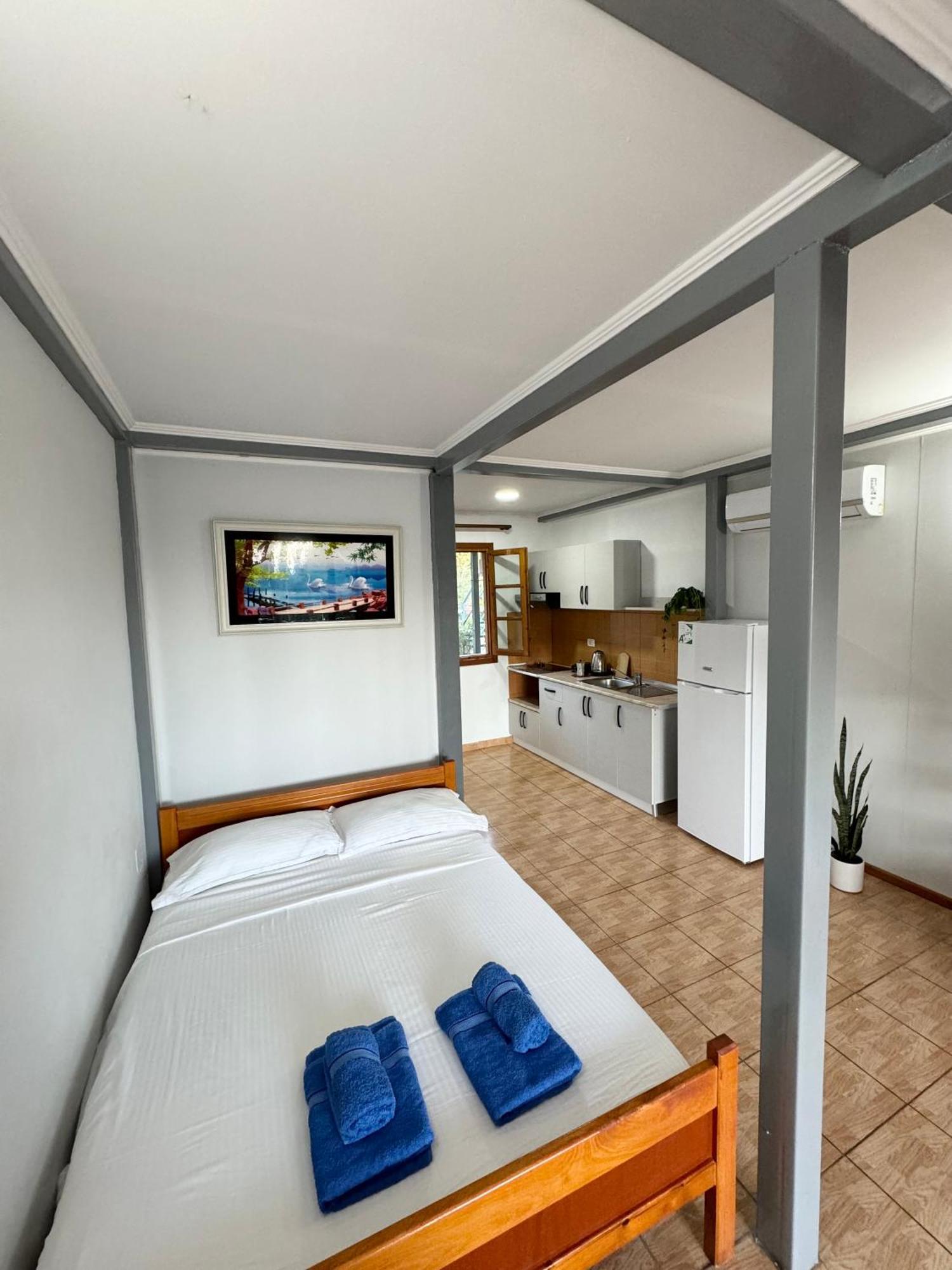 Guesthouse Rondo Himarë Dış mekan fotoğraf